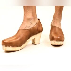 Free People Monroe Classic Closed Toe Leather Clogs Sz 39/ 8.5-9 Cognac NWOB